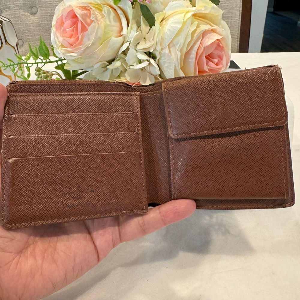 Authentic Louis Vuitton men’s wallet